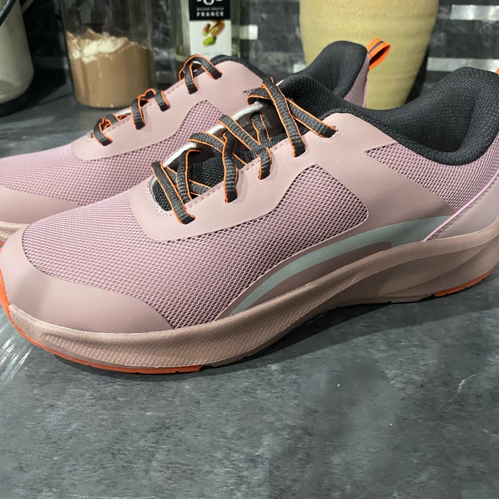 Cute Sneakers 💜 Sz 8.5